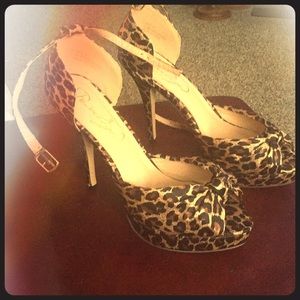 Woman leopard print high heal shoes size 9
